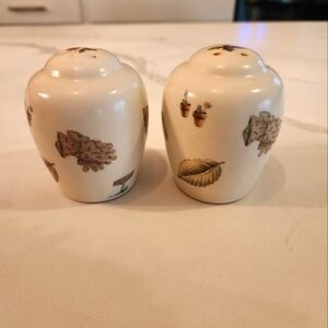 Pfaltzgraff Naturewood Salt & Pepper Shakers